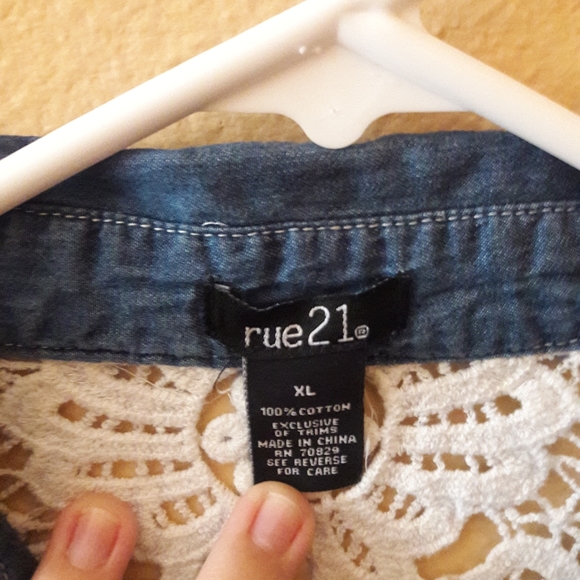 Button down - Picture 4 of 4